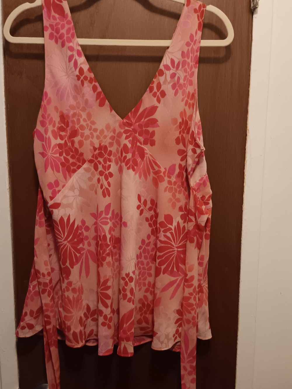 Women’s Pink Floral V-Neck Flowy Sleeveless Top